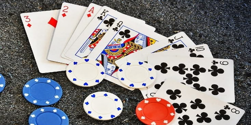 Top 3 Game bài dễ kiếm tiền nhất tại Rikvip cho người vốn ít. Phỏm (Tá Lả) - Chiến lược thông minh cho lợi nhuận bền vững